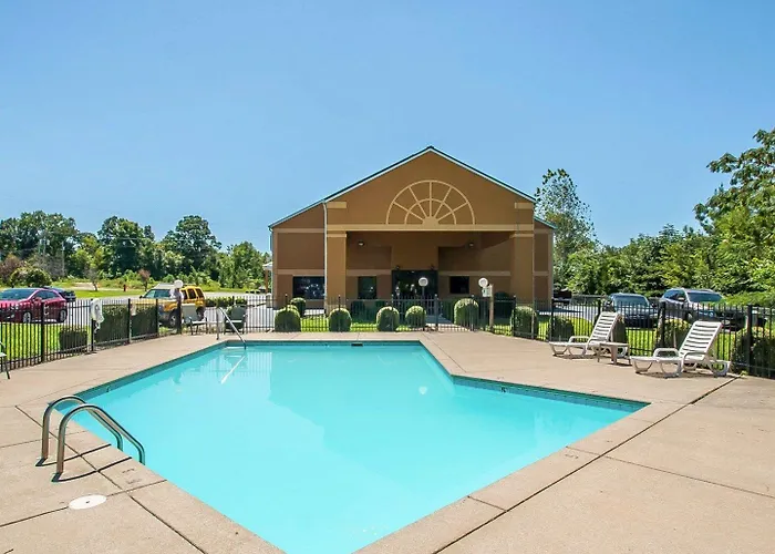 Econo Lodge Inn & Suites